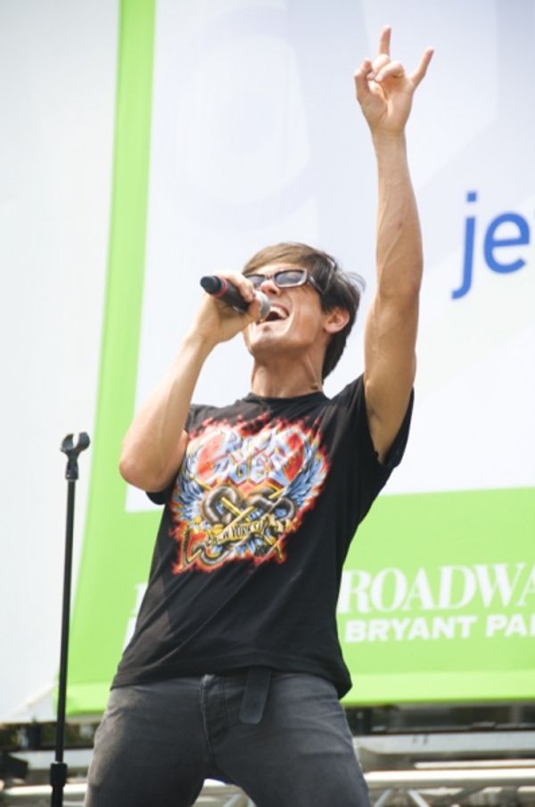 MiG Ayesa Photo