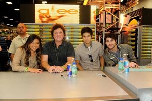 Jenna Ushkowitz, Dot Marie Jones, Harry Shum Jr. and Darren Criss Photo