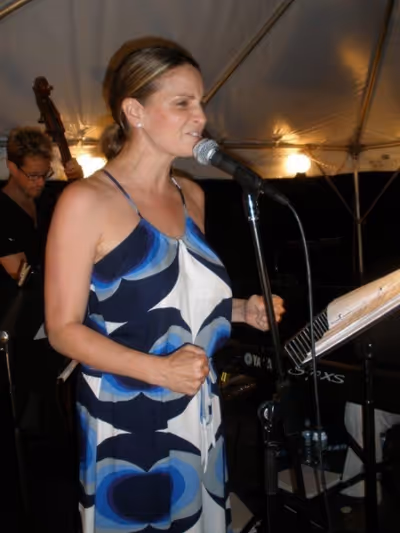 Jessica Bogart sings Kiss from Himself & Nora Photo