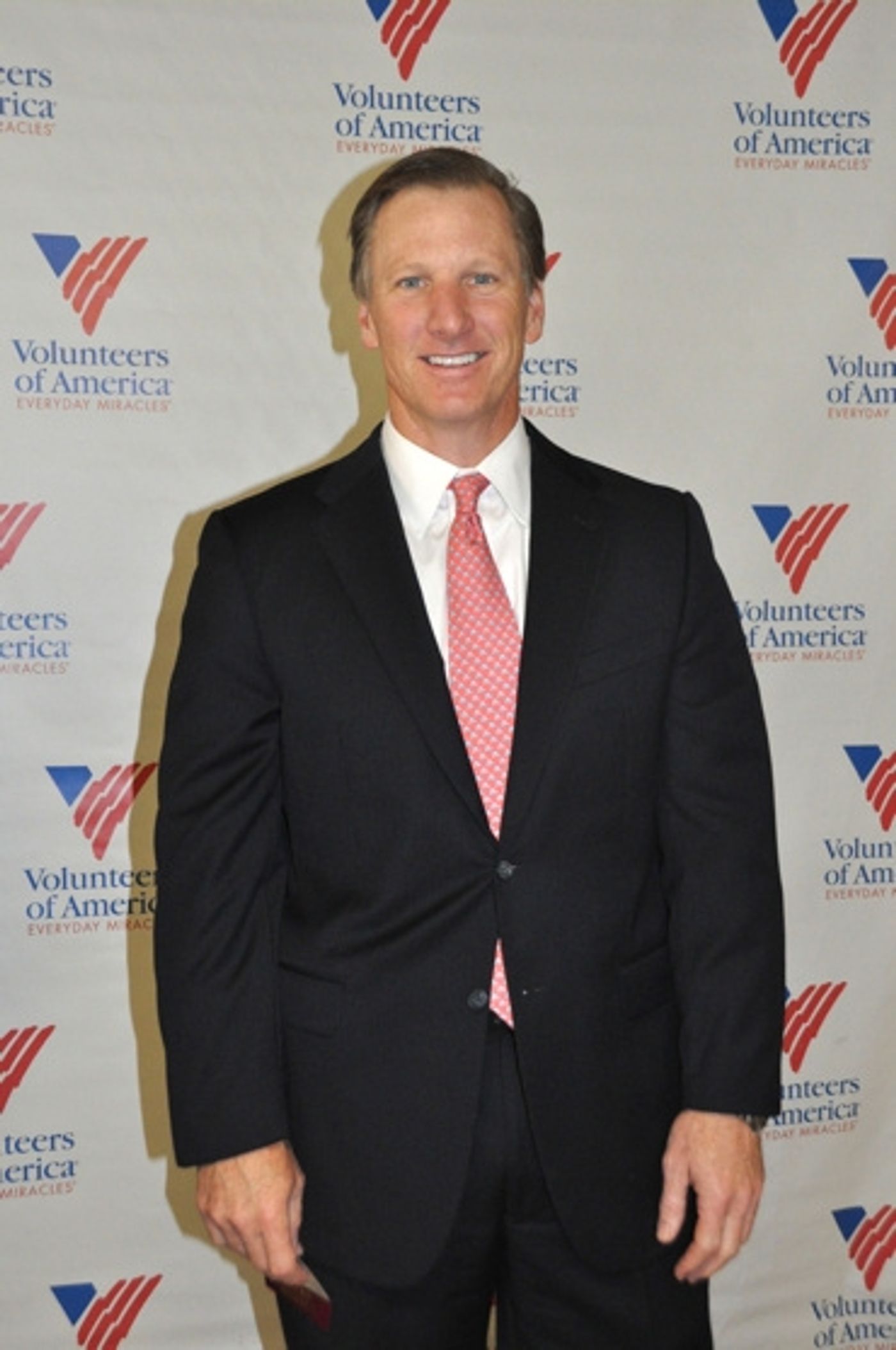 Photo Coverage: Paige Davis, et al. Volunteer for Operation Backpack  Image