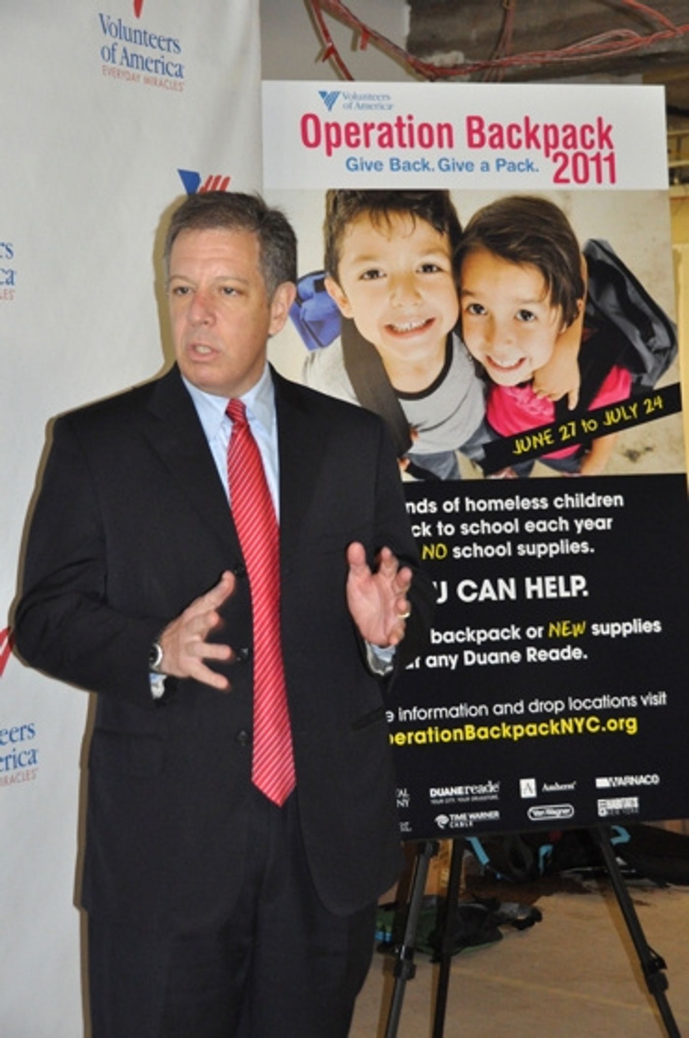 Photo Coverage: Paige Davis, et al. Volunteer for Operation Backpack  Image