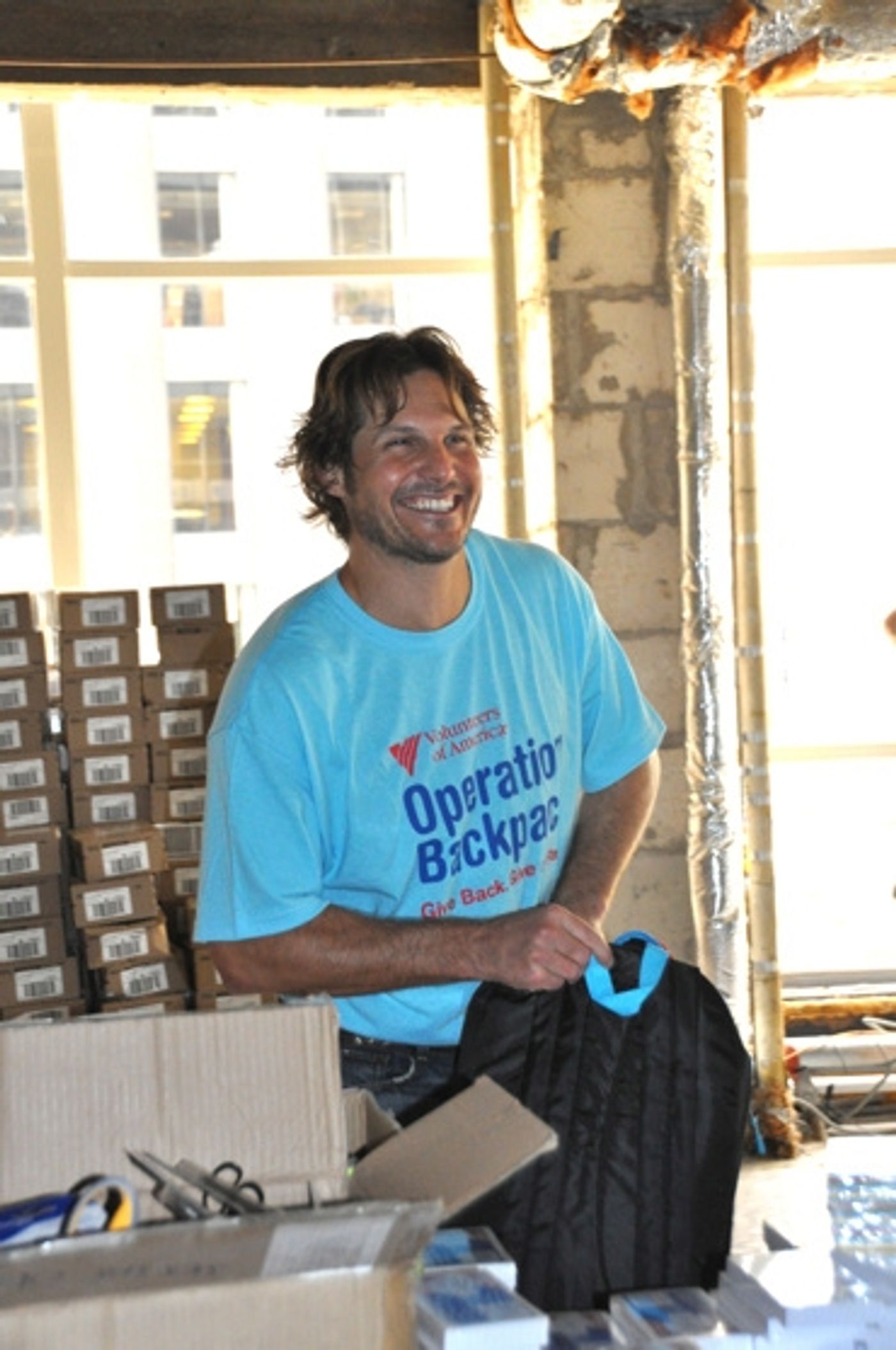 Photo Coverage: Paige Davis, et al. Volunteer for Operation Backpack  Image