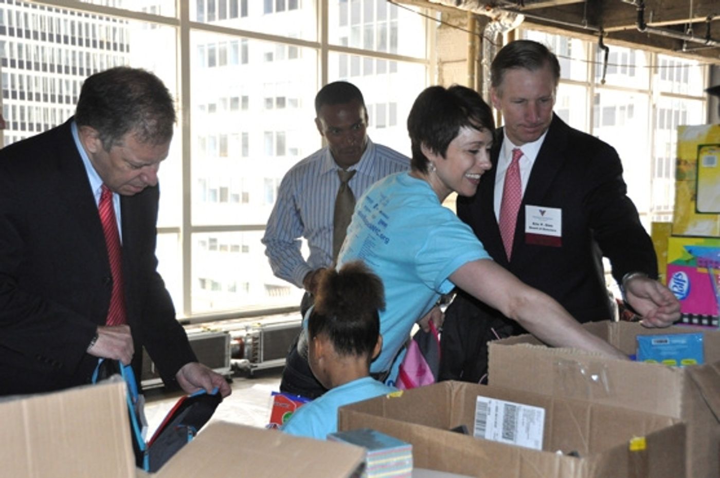 Photo Coverage: Paige Davis, et al. Volunteer for Operation Backpack  Image