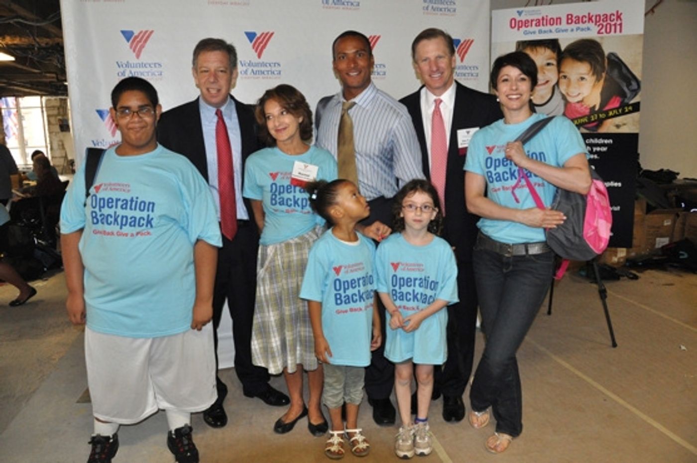 Photo Coverage: Paige Davis, et al. Volunteer for Operation Backpack  Image
