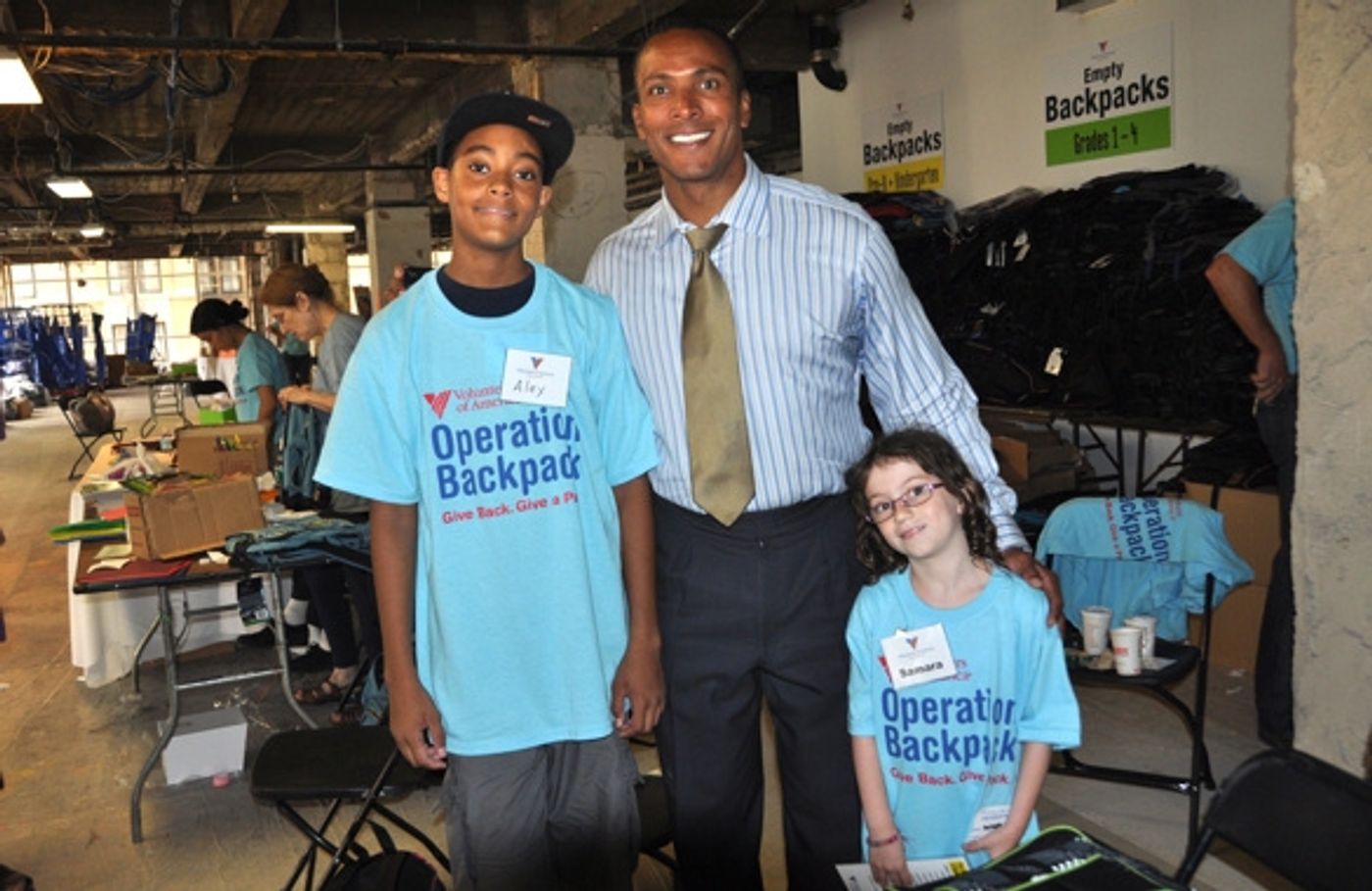 Photo Coverage: Paige Davis, et al. Volunteer for Operation Backpack  Image