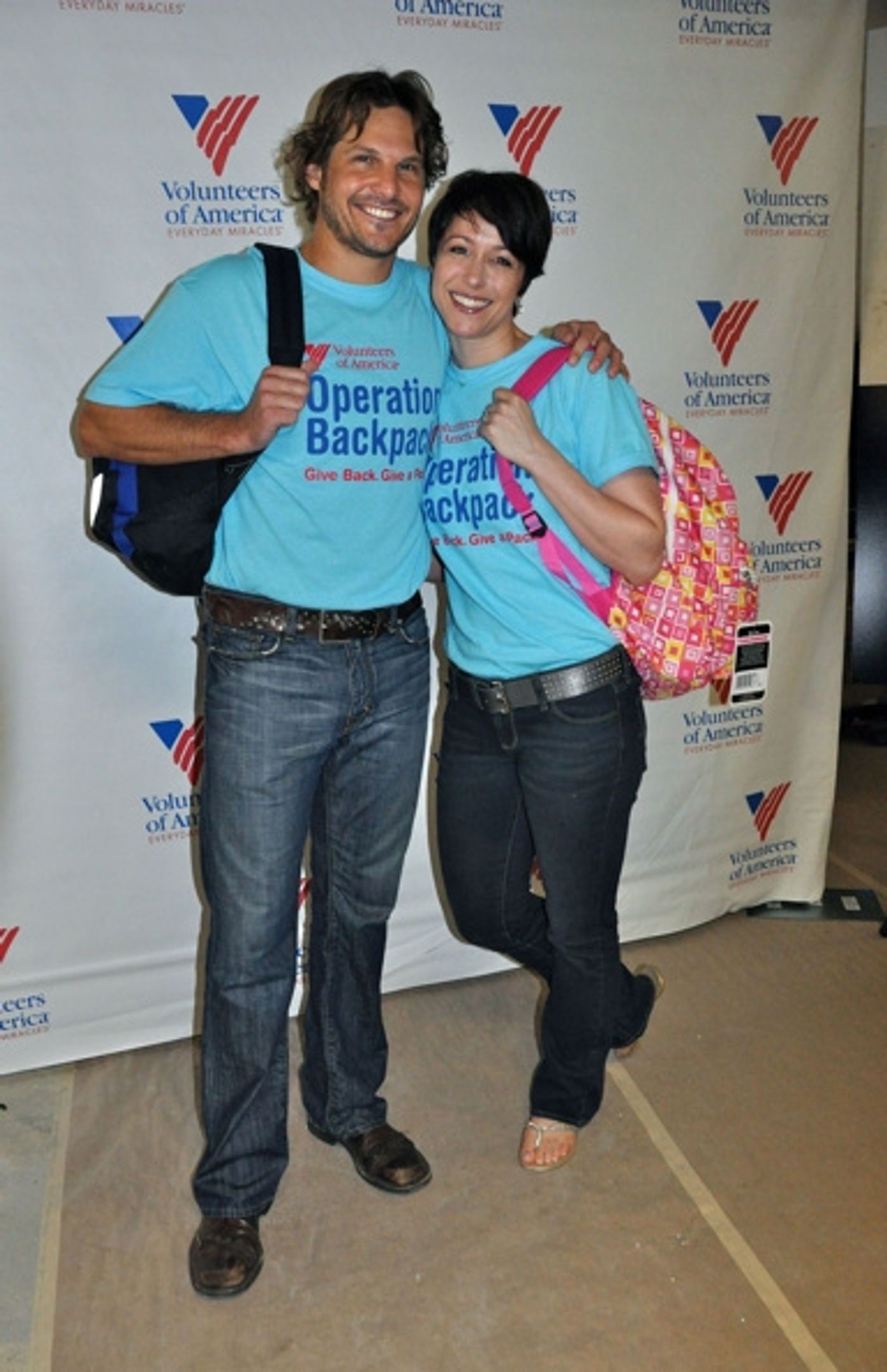 Photo Coverage: Paige Davis, et al. Volunteer for Operation Backpack  Image