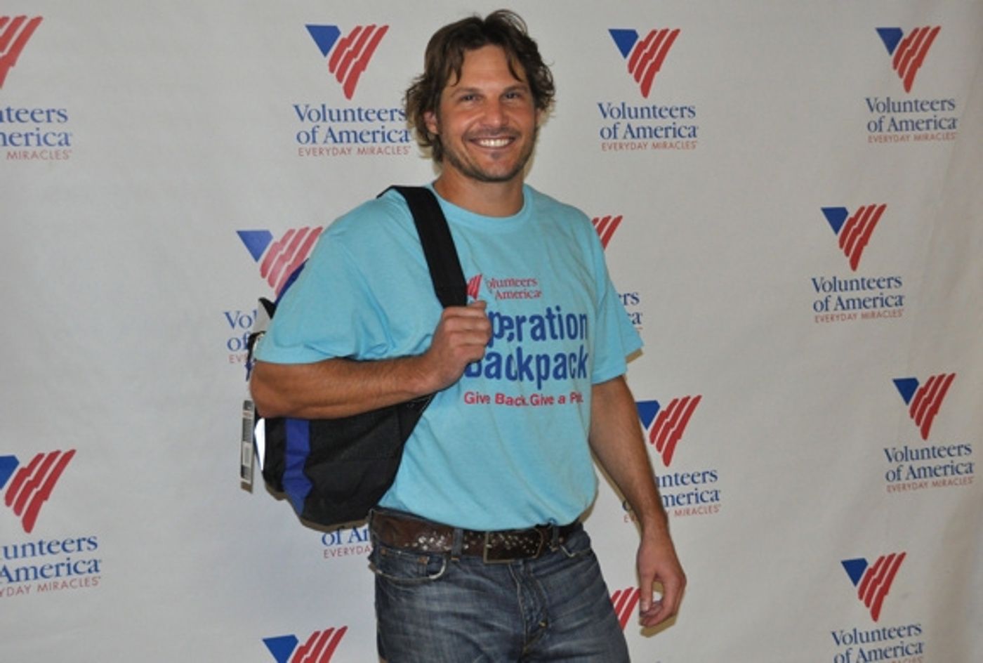 Photo Coverage: Paige Davis, et al. Volunteer for Operation Backpack  Image