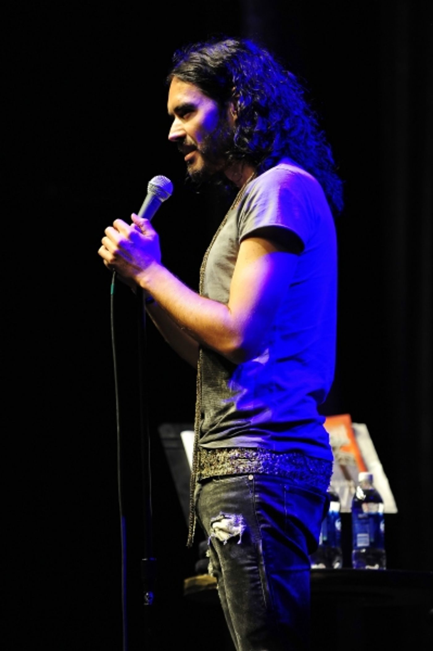 Photo Flash: Russell Brand Performs at Chumash Casino Resort  Image
