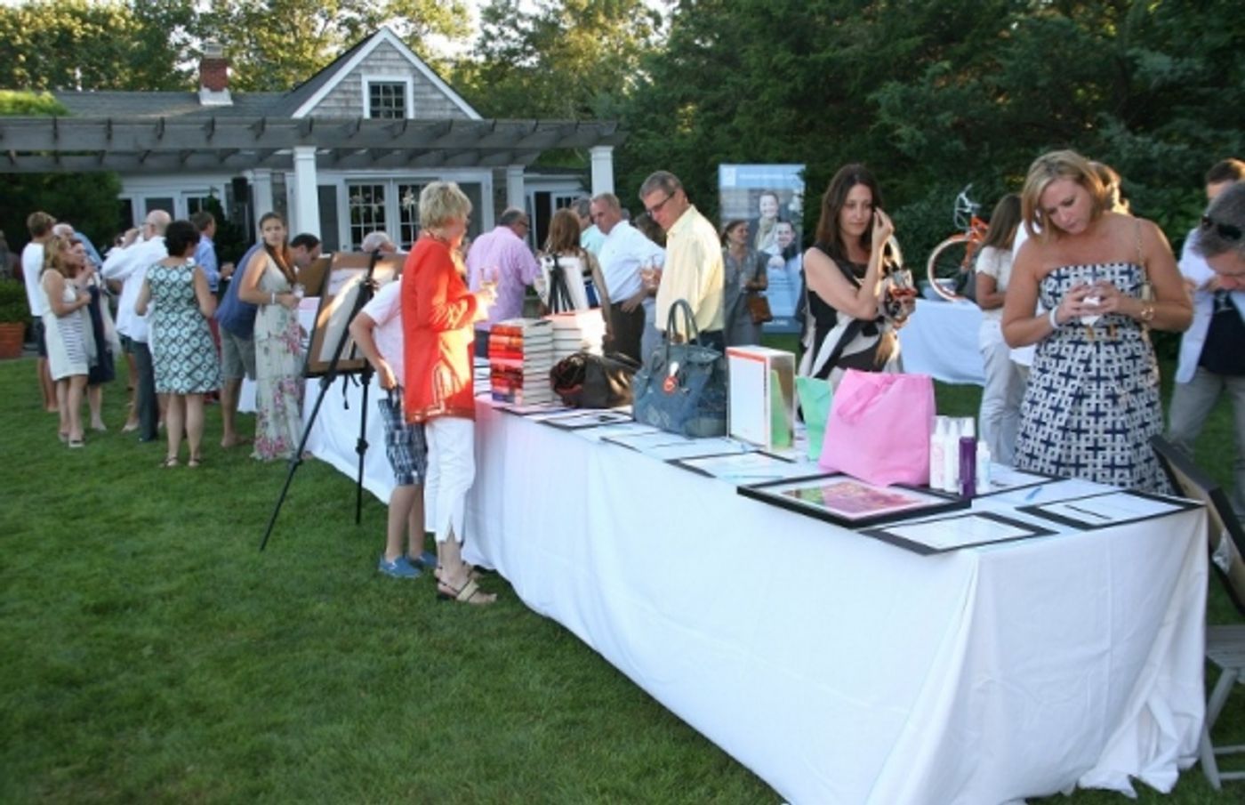 Photo Coverage: Joan Allen Hosts Successful Benefit for Miracle House  Image
