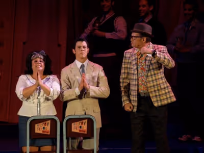 Marissa Jaret Winokur, Nick Jonas and Drew Carey Photo