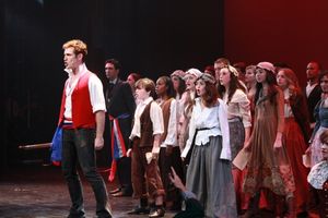 Tyler Hanes with students @ BroadwayWorld Tyler Hanes with students Photo