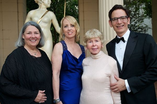 (from left) Co-Chairs Darlene Shiley and Sheryl White, honoree Audrey Geisel and Exec Photo
