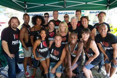 Tony Sheldon and the cast of Priscilla Queen of the Desert Photo