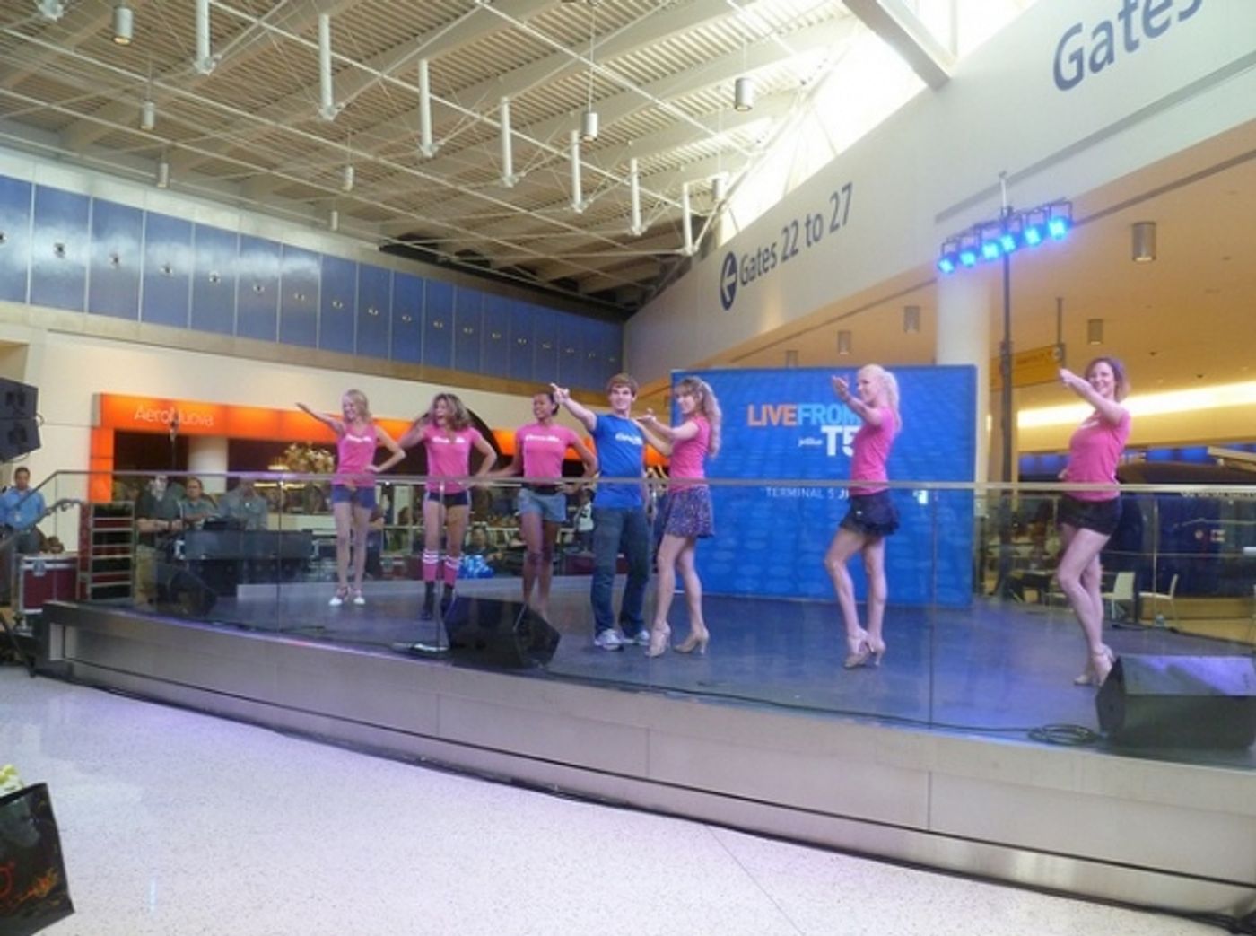 Photo Flash: CATCH ME IF YOU CAN Performs at JFK Airport!  Image