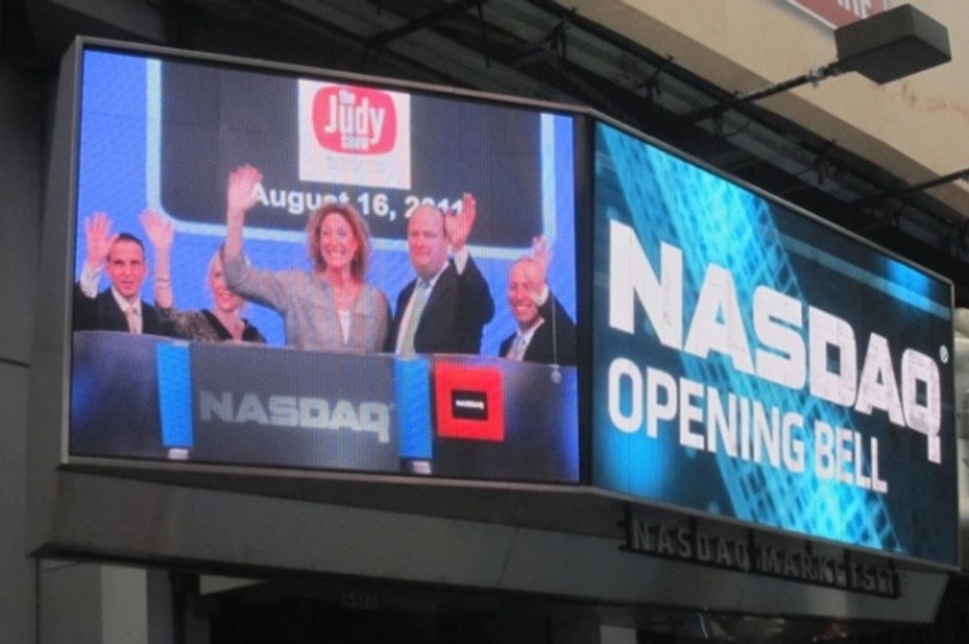 Photo Flash: Judy Gold Rings NASDAQ's Opening Bell!  Image
