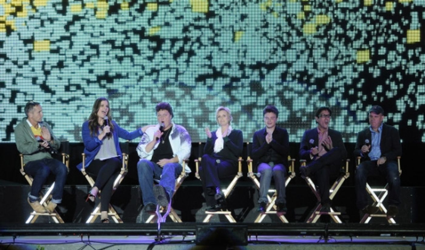 Photo Flash: GLEE Cast Attends Santa Monica Sing-A-Long  Image