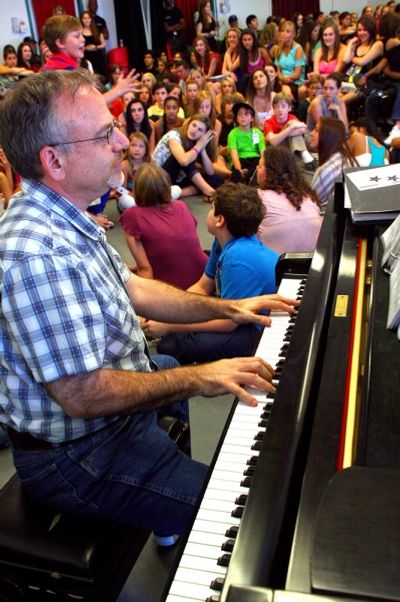 Marc Shaiman accompanies a student Photo