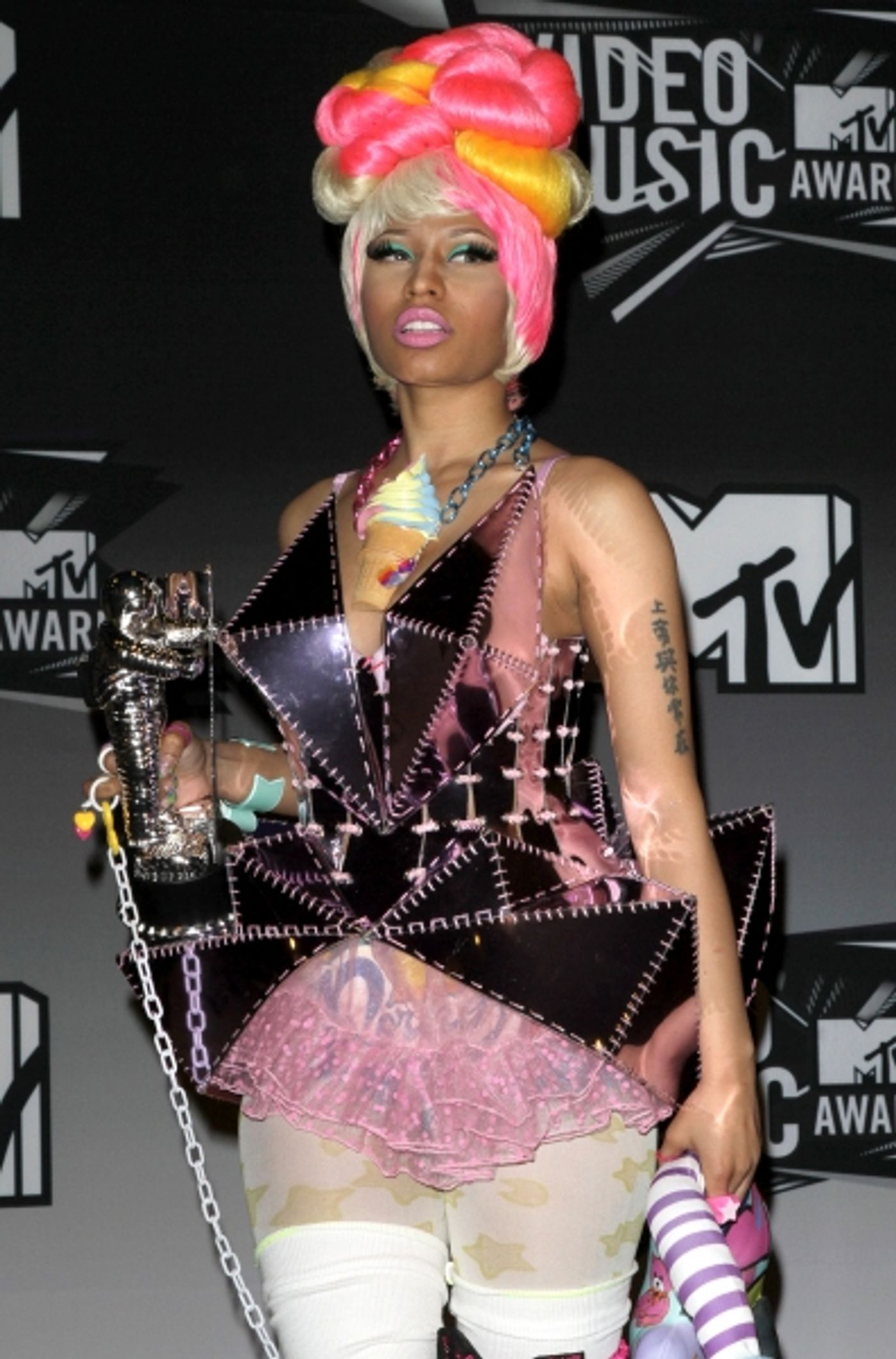 Photo Flash: Katy Perry, Lady Gaga, and More at the VMAs!  Image
