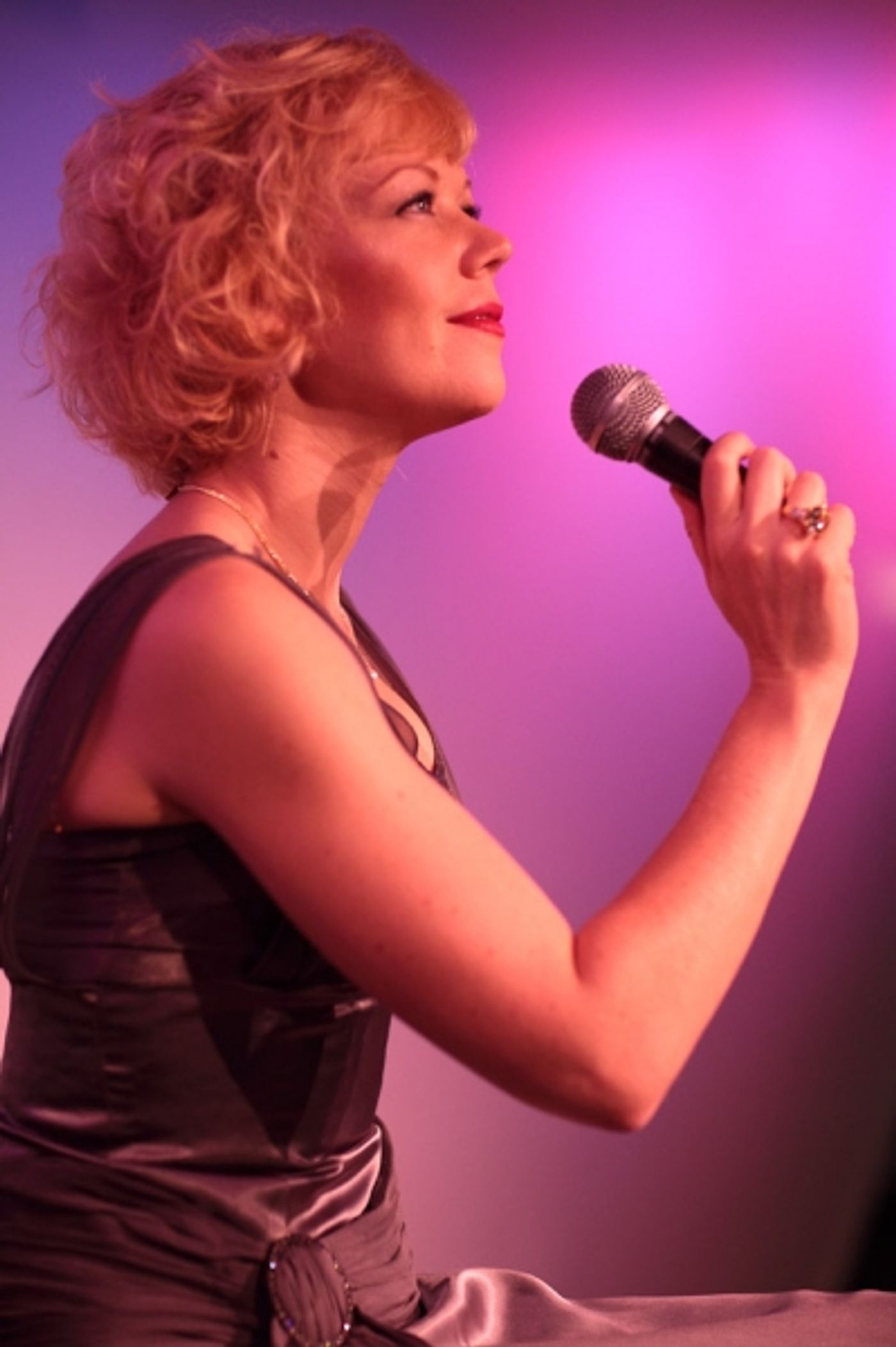 Photo Flash: Emily Bergl Performs at the Oak Room  Image