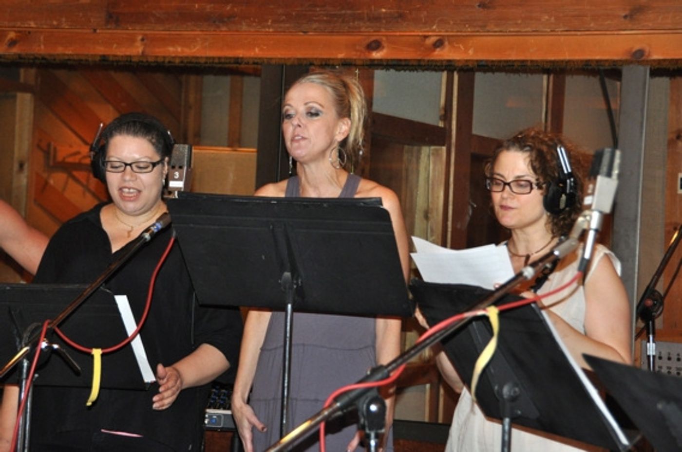 Photo Coverage: CATCH ME IF YOU CAN Sings For 'Carols For A Cure'  Image