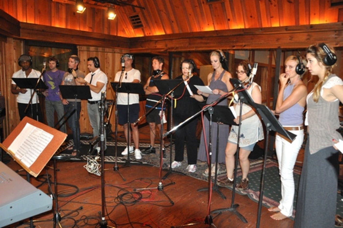 Photo Coverage: CATCH ME IF YOU CAN Sings For 'Carols For A Cure'  Image