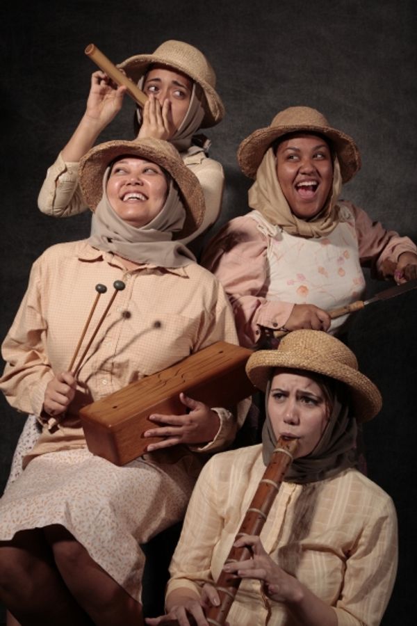 Lisa Ann Katagiri Bright and Jaime Bradner; (back left to right) Danielle Zalopany an Photo