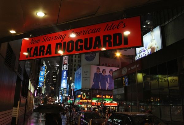 Photos: Kara DioGuardi Makes Broadway Debut as 'Roxie' in CHICAGO! — photo 2 of 33