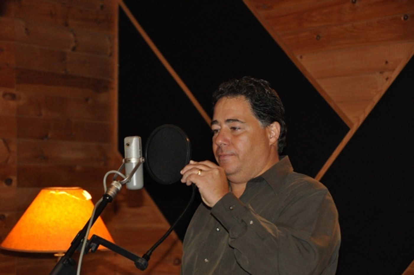 Photo Coverage: Beloved Tenor Daniel Rodriguez Sings for 'Carols For A Cure'  Image