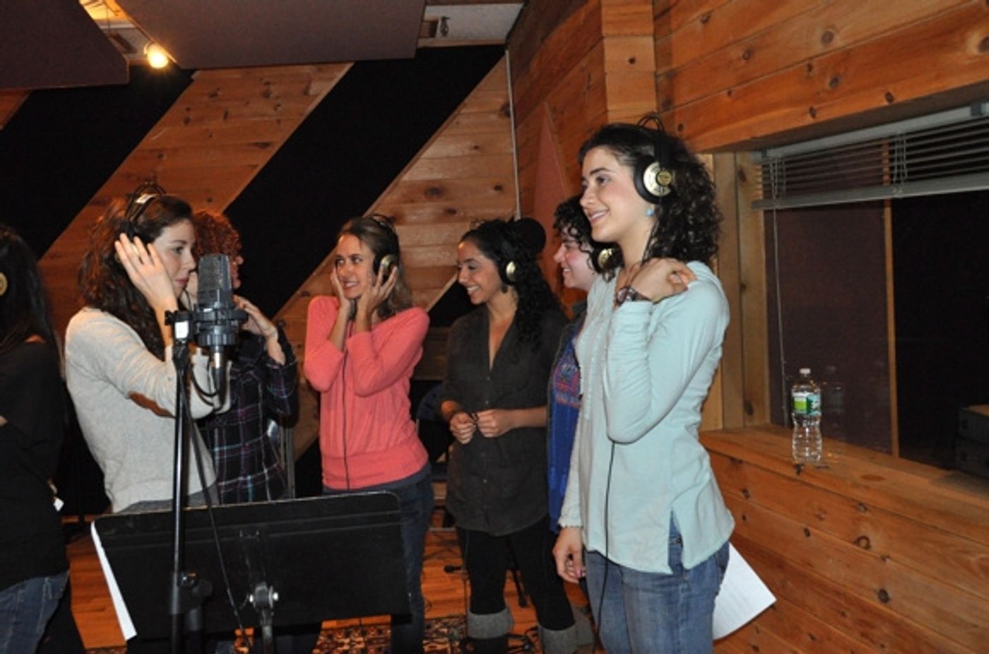 Photo Coverage: MAMMA MIA! Sings for 'Carols For A Cure'  Image