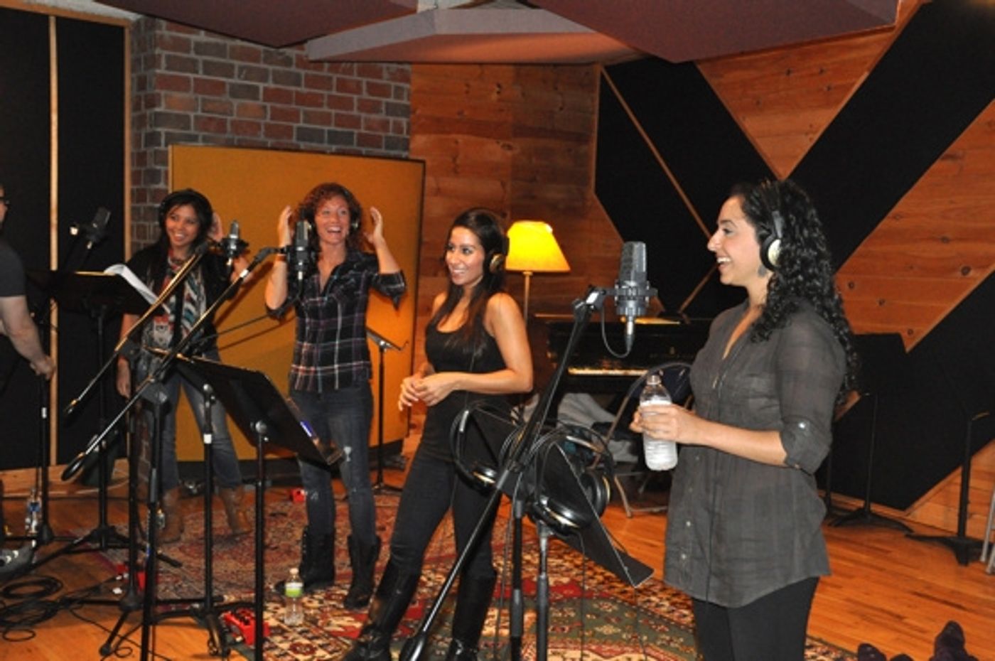 Photo Coverage: MAMMA MIA! Sings for 'Carols For A Cure'  Image