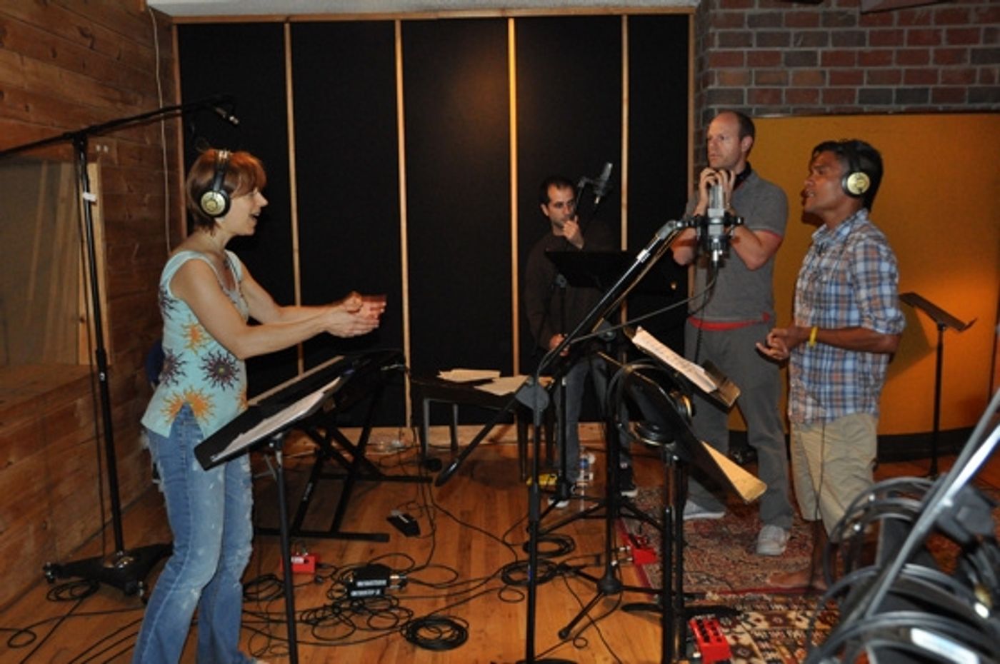 Photo Coverage: MAMMA MIA! Sings for 'Carols For A Cure'  Image