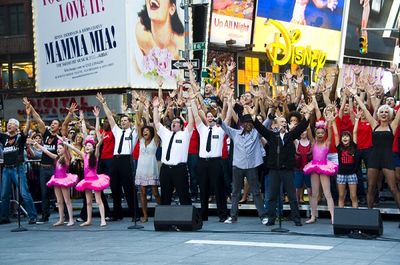 Joel Grey with the the Broadway community sing during Broadway Unites Photo