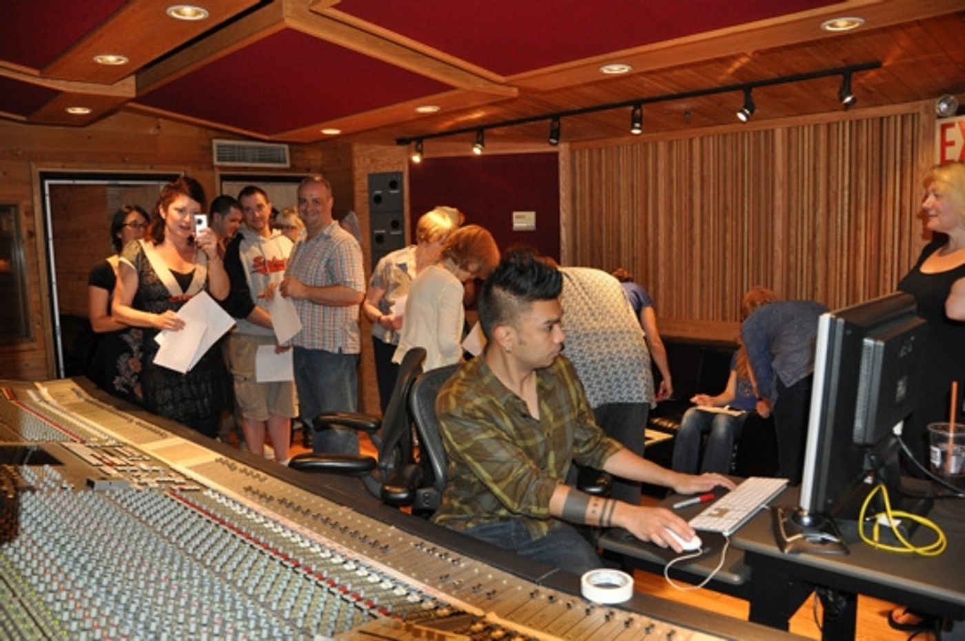 Photo Coverage: THE PHANTOM OF THE OPERA Sings for 'Carols For A Cure'  Image