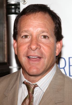 Steve Guttenberg  Photo
