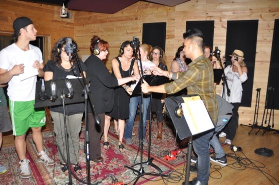 Photo Coverage: WICKED Sings for 'Carols For A Cure' — photo 12 of 16