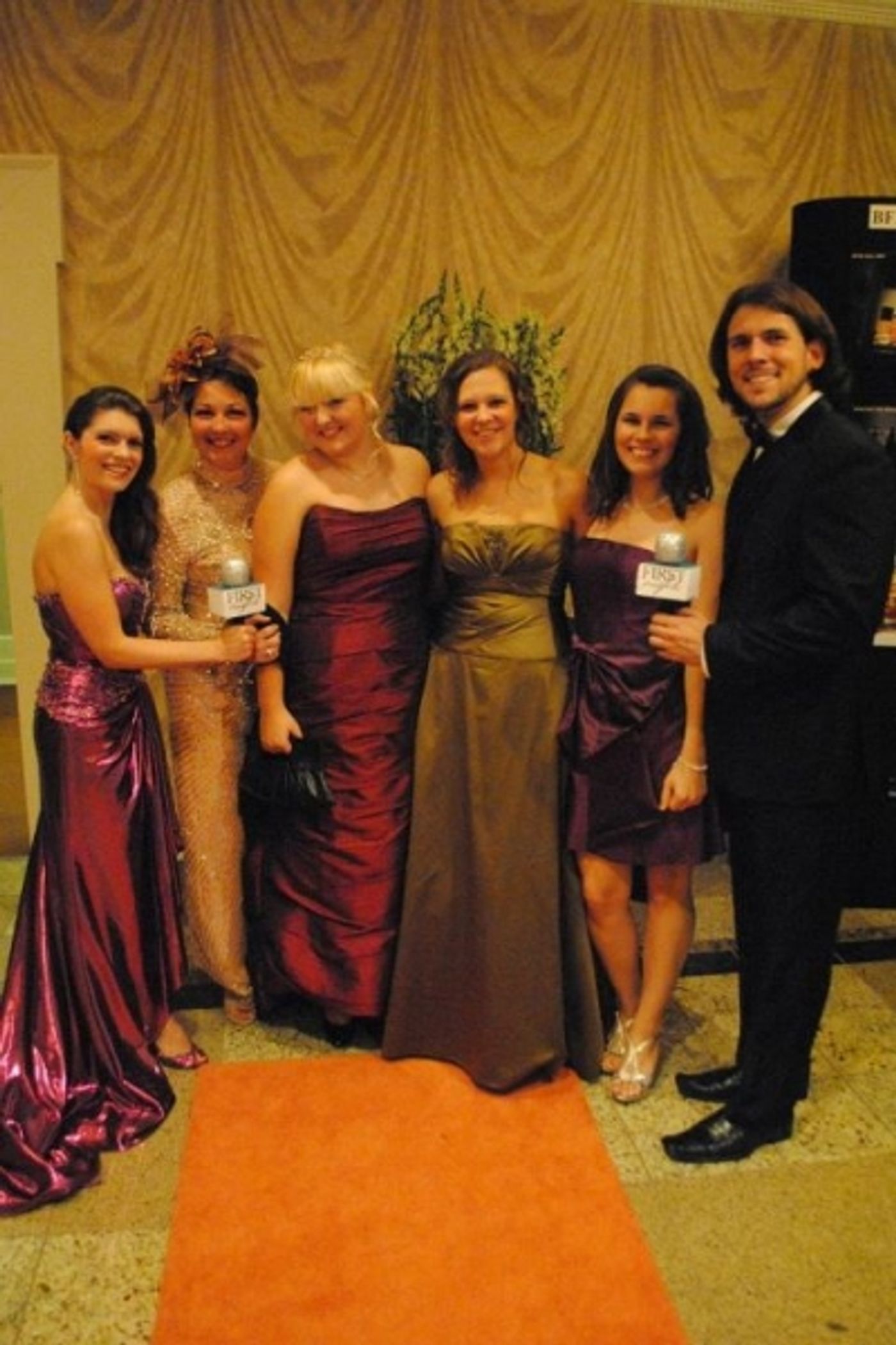 Photo Coverage: First Night: The Red (Orange) Carpet Event  Image