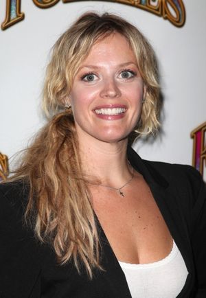 Elizabeth Stanley @ BroadwayWorld Elizabeth Stanley Photo