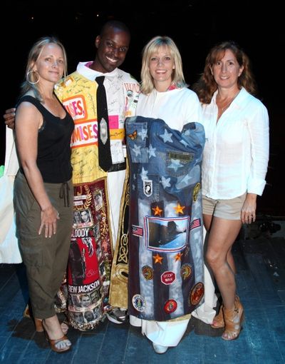 Paige Price (AEA Acting President), Gypsy Robe Recipient Arbender Robinson ('Hair'),  Photo