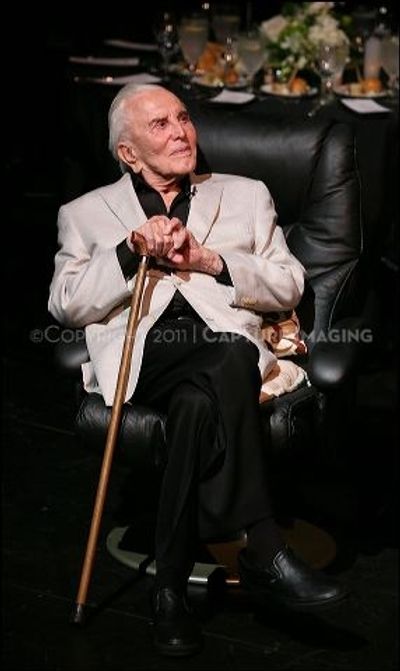 Kirk Douglas speaks during the Theatre Artist Dinner Photo
