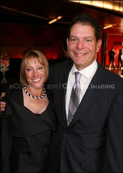 Jerri Nagelberg (L) and Steve Nagelberg Photo