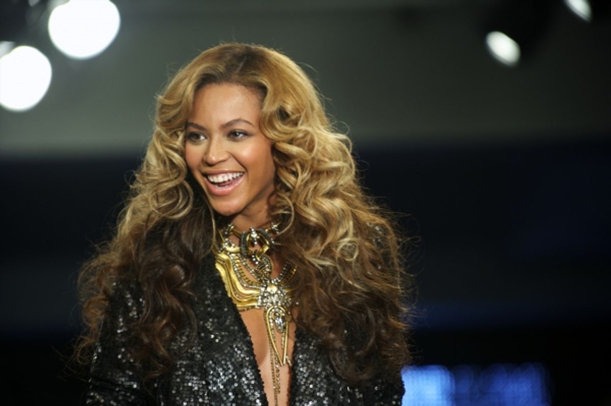 Beyonce Knowles at Photo Flash Beyonce Knowles' House of Dereon Fashion Show