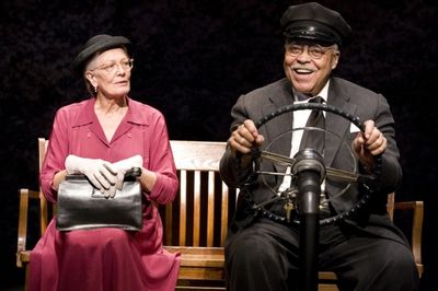 Vanessa Redgrave (Daisy Werthan) James Earl Jones (Hoke Coleburn)
 Photo