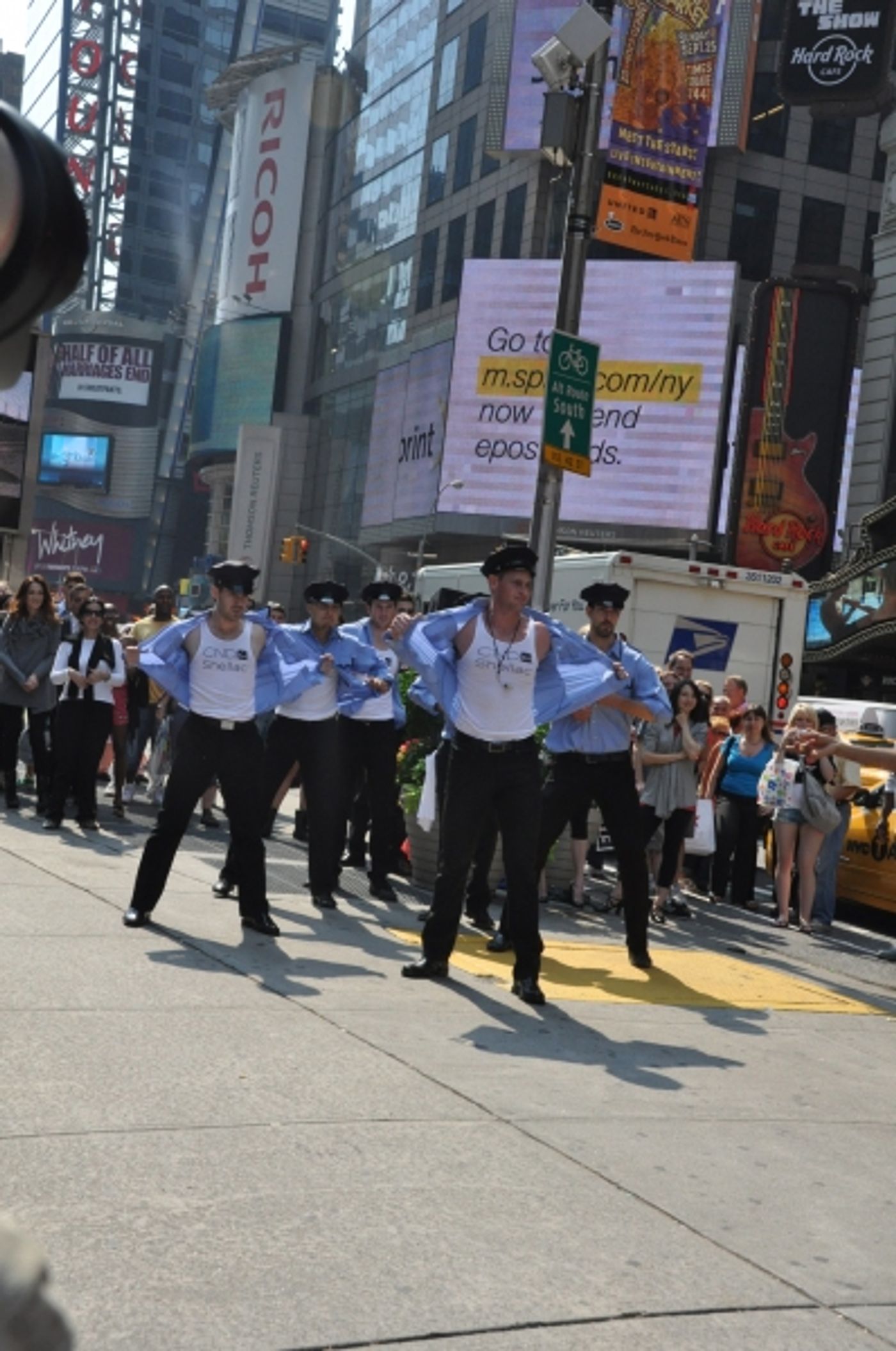 Photo Coverage: Broadway Takes Part in Shellac Flash Mob in Times Square fo Fashion Week  Image