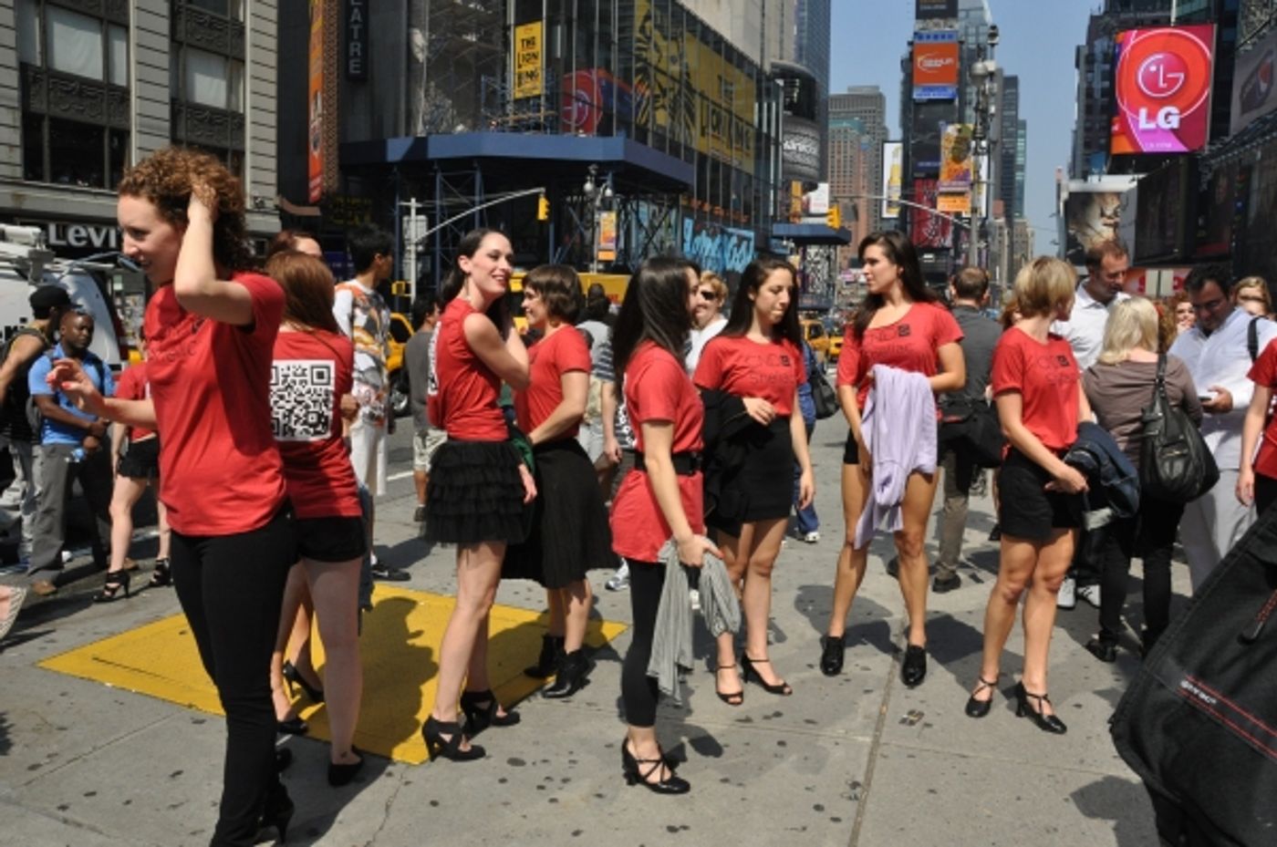 Photo Coverage: Broadway Takes Part in Shellac Flash Mob in Times Square fo Fashion Week  Image