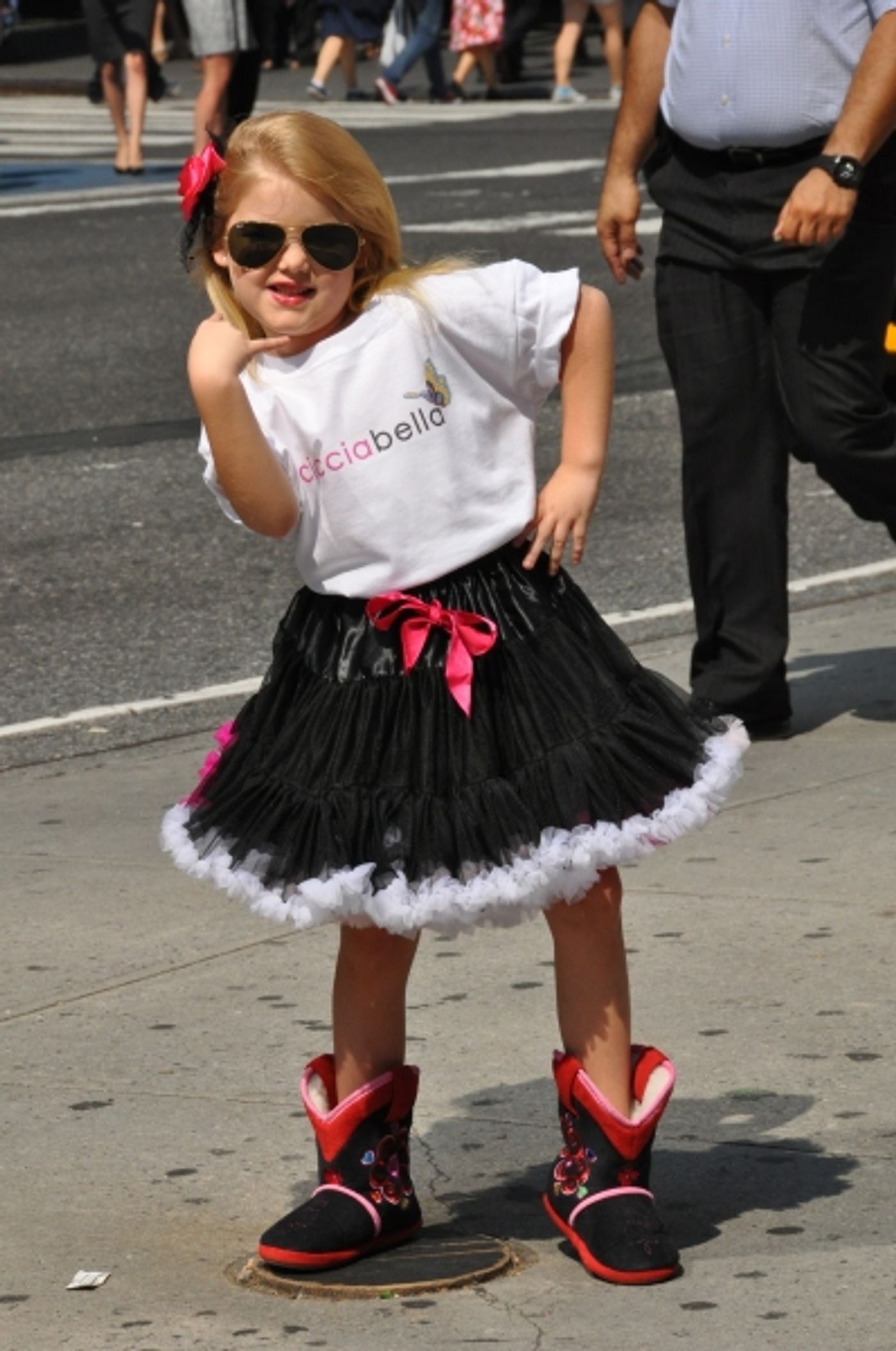Photo Coverage: Broadway Takes Part in Shellac Flash Mob in Times Square fo Fashion Week  Image