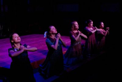 Abigail Gillan, Kristin O'Connell, Carly Kincannon, Andrea Heiden and Caitlin Burnham Photo
