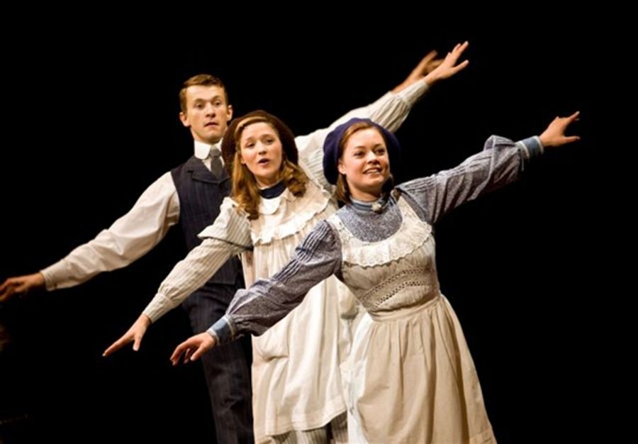 Photo Coverage: THE RAILWAY CHILDREN New Cast Image