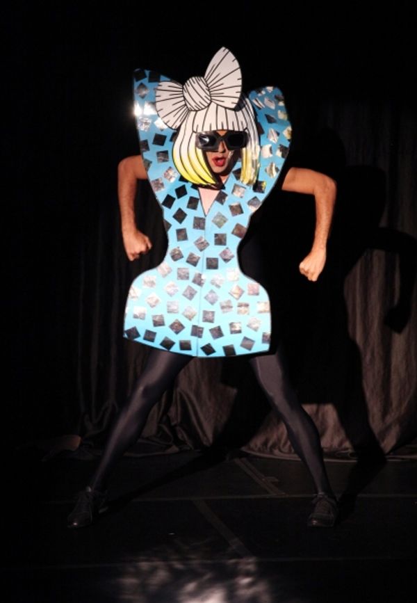 Ennio Marchetto (The Living Paper Cartoon) Photo