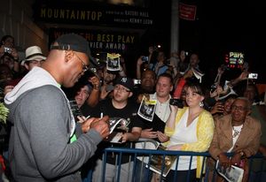 Samuel L. Jackson & Fans Photo