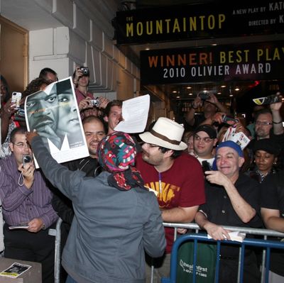Angela Bassett & Fans Photo